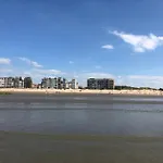 In St Idesbald With Sea Views, Cleaning Included Апартаменты