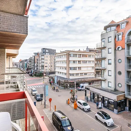 In St Idesbald With Sea Views, Cleaning Included 아파트 *