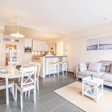 Апартаменты In St Idesbald With Sea Views, Cleaning Included *