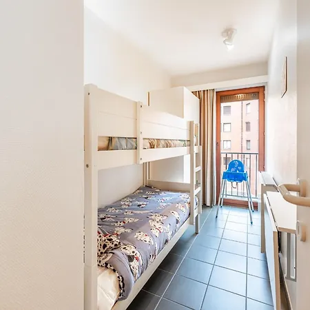 In St Idesbald With Sea Views, Cleaning Included 아파트