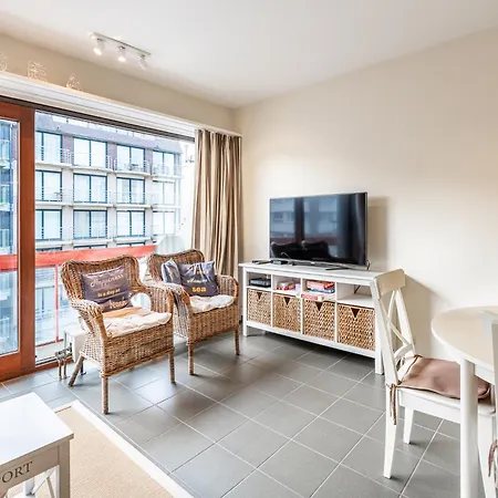 In St Idesbald With Sea Views, Cleaning Included Appartement