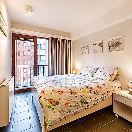 In St Idesbald With Sea Views, Cleaning Included Apartment *